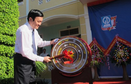 Staatspräsident Truong Tan Sang gratuliert Schülern zum neuen Schuljahr - ảnh 1